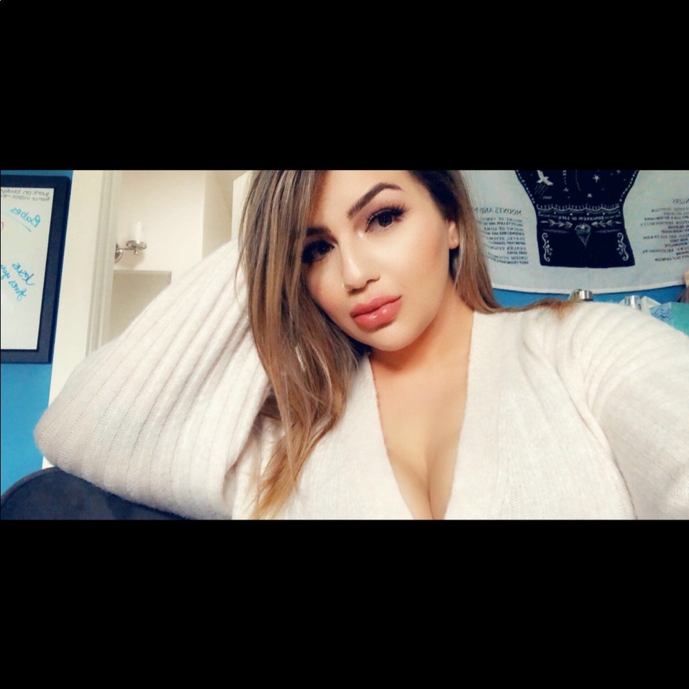 Meet your Posher, Sinora